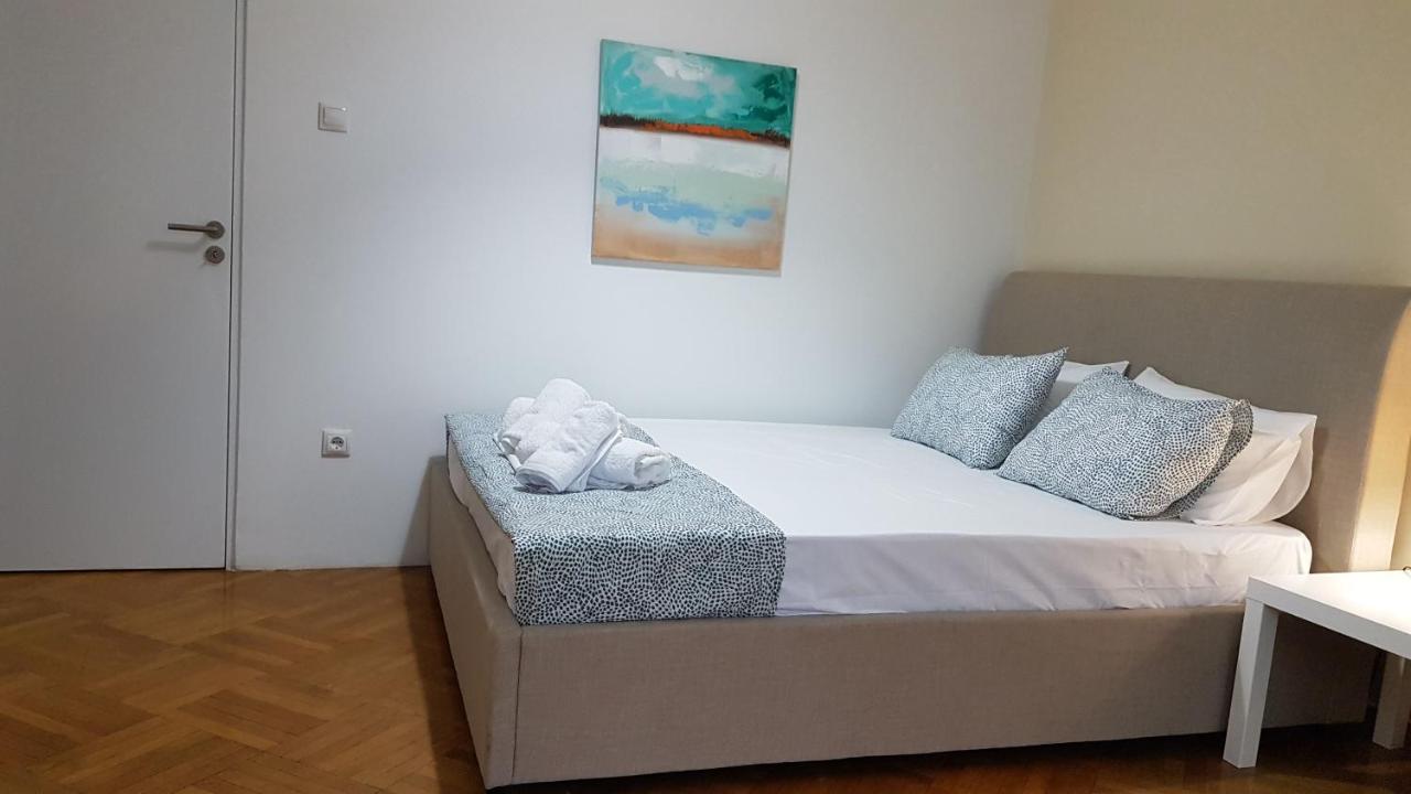 Apricot Apartment - Athens Center, 6 Bd, 2.5 Bath Dış mekan fotoğraf