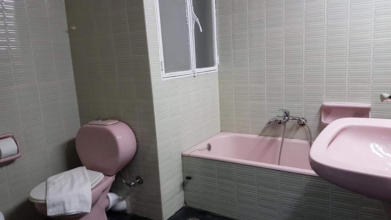 Apricot Apartment - Athens Center, 6 Bd, 2.5 Bath Dış mekan fotoğraf